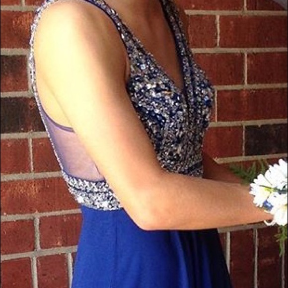 PROM DRESS - Picture 2 of 4